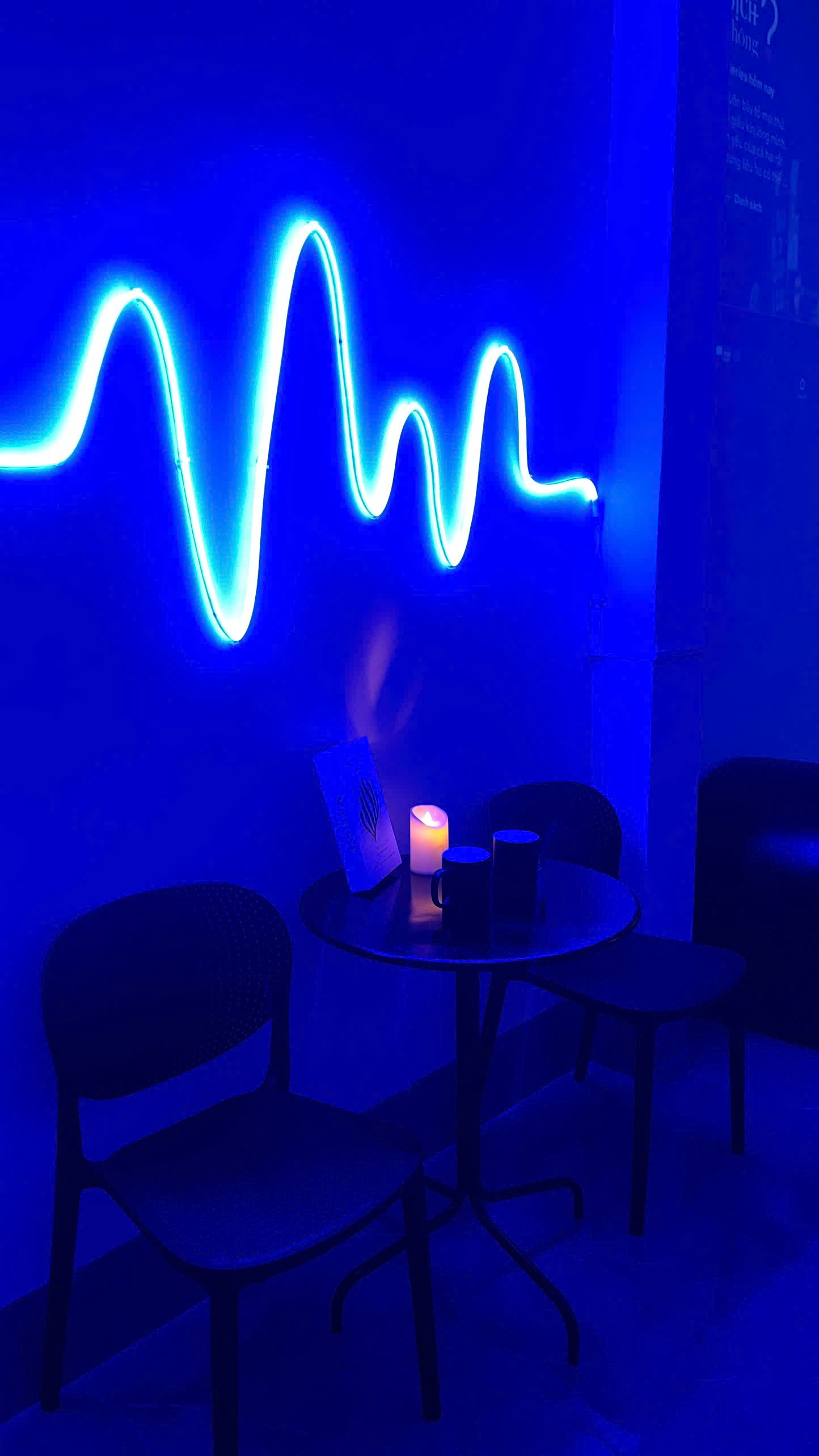 NEON 8